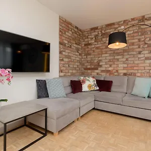  Apartament City View With 2 Bedrooms & Ac By Renters